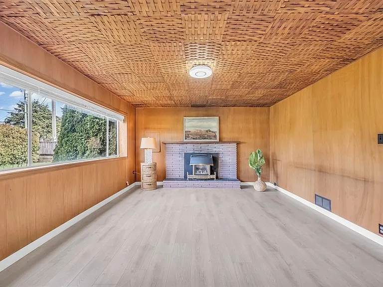 8620 Camden Cres — Photo 9