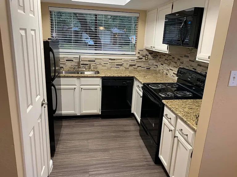 13347 Water Oak Ln #B — Photo 7