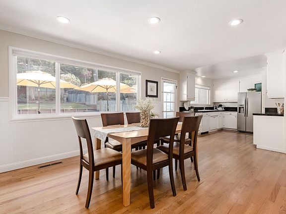 4th image of 451 La Cuesta Dr