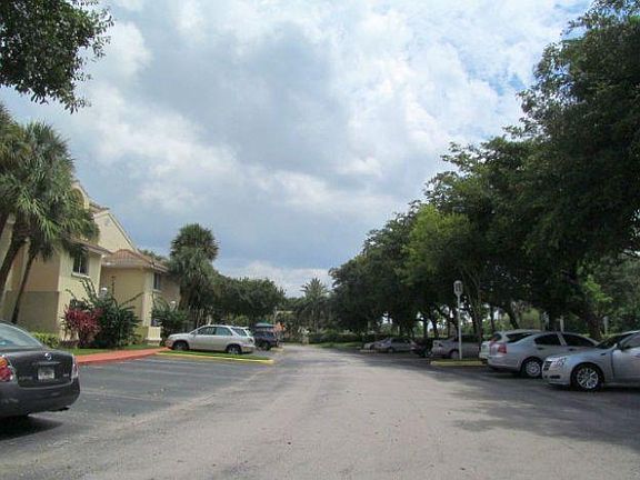 3rd image of 18208 Glenmoor Dr