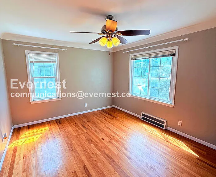 1313 Donald Ave — Photo 6
