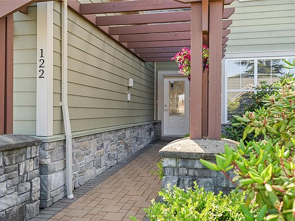 3rd image of 945 Bear Mountain Pkwy #122