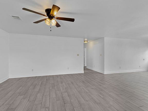 5th image of 121 N Andrews Ave