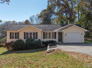 44 Sovereign Cir, Clyde, NC 28721