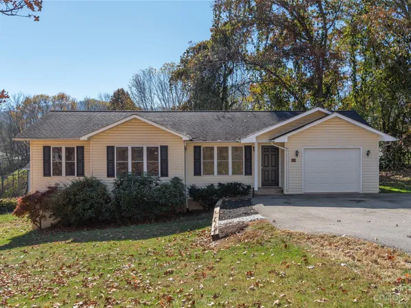 44 Sovereign Cir, Clyde, NC 28721