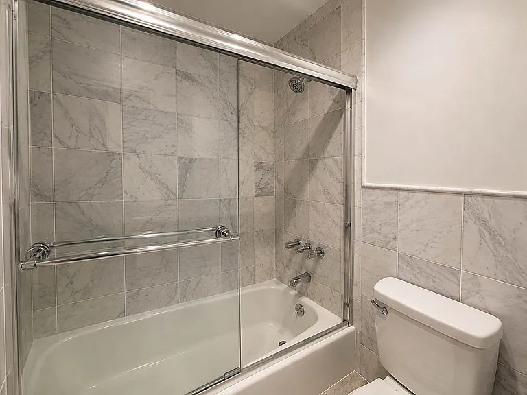 201 E 12th St #Penthouse 15 — Photo 14