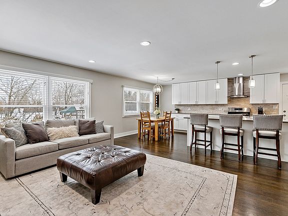 4th image of 3030 N Kennicott Ave