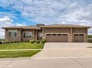 9295 Winterberry Ct, West Des Moines, IA 50266