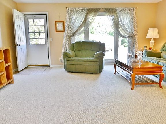 3rd image of 3328 W Capitol Dr