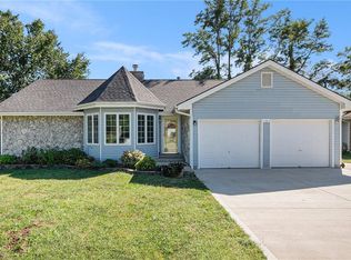 18 Sandi Cir, Dearborn, MO 64439