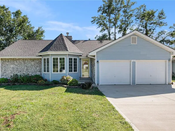 18 Sandi Cir, Dearborn, MO 64439