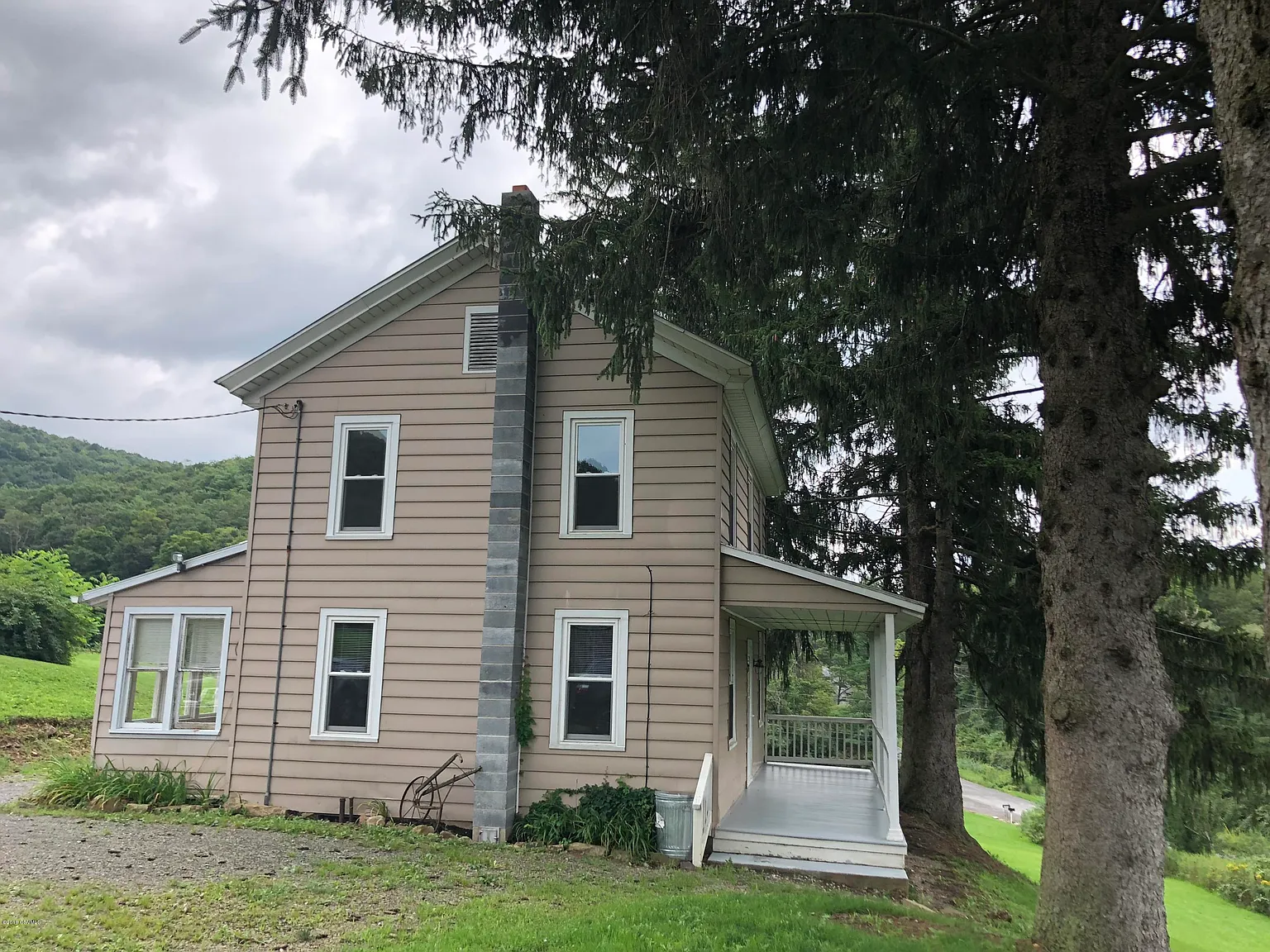 4 bed, 1400 sqft, $1,200 — Photo 2