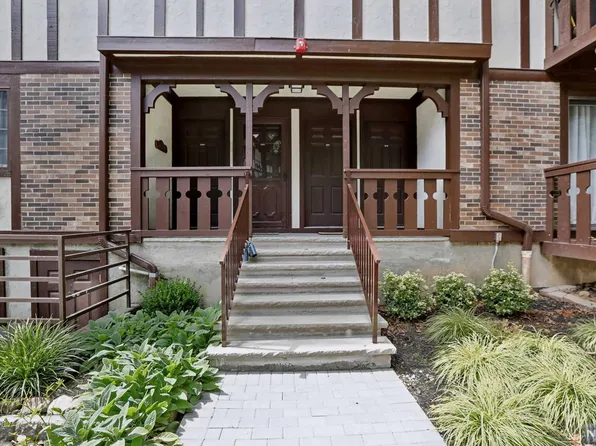 3209 Stowe Ln, Mahwah, NJ 07430