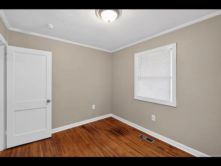 410 W 51st St — Photo 24