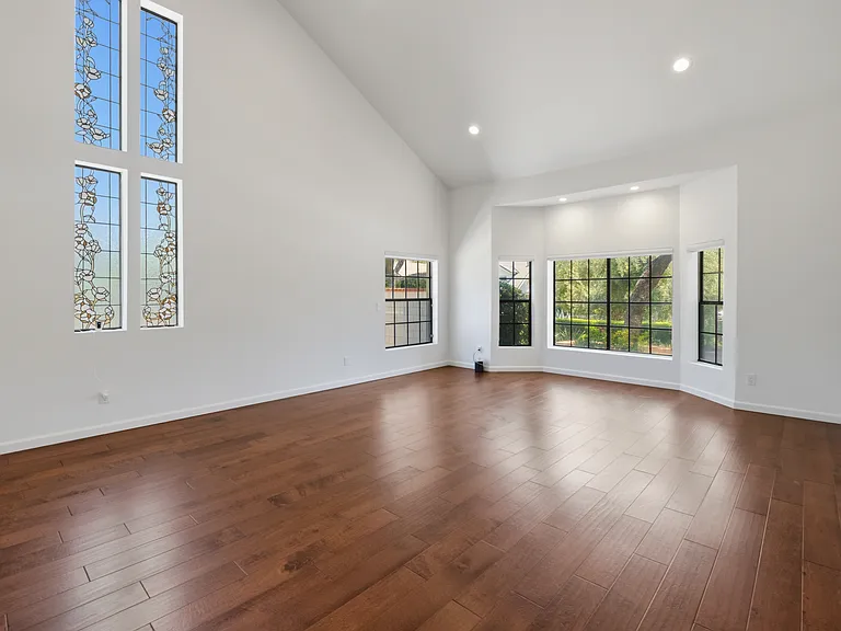 4215 Balcony Dr — Photo 2