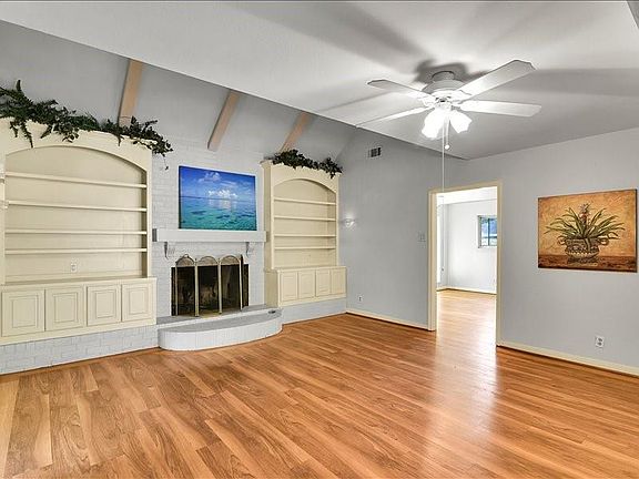 5th image of 26702 Maplewood Dr