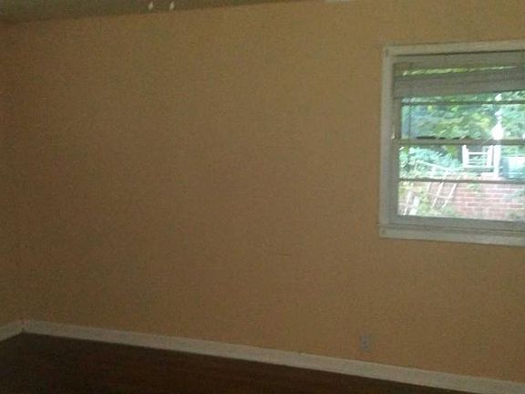 2nd image of 4065 Redwood Dr