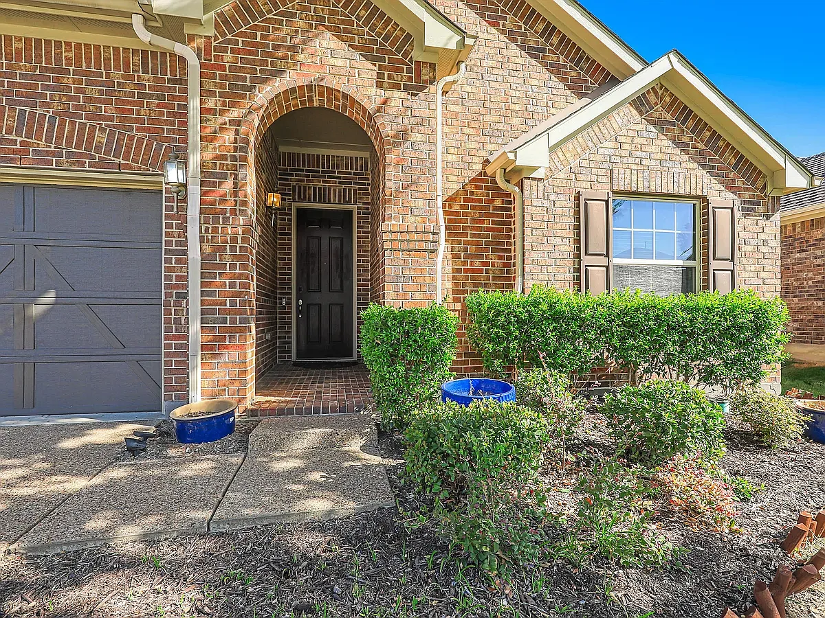 4 bed, 1918 sqft, $2,900 — Photo 4