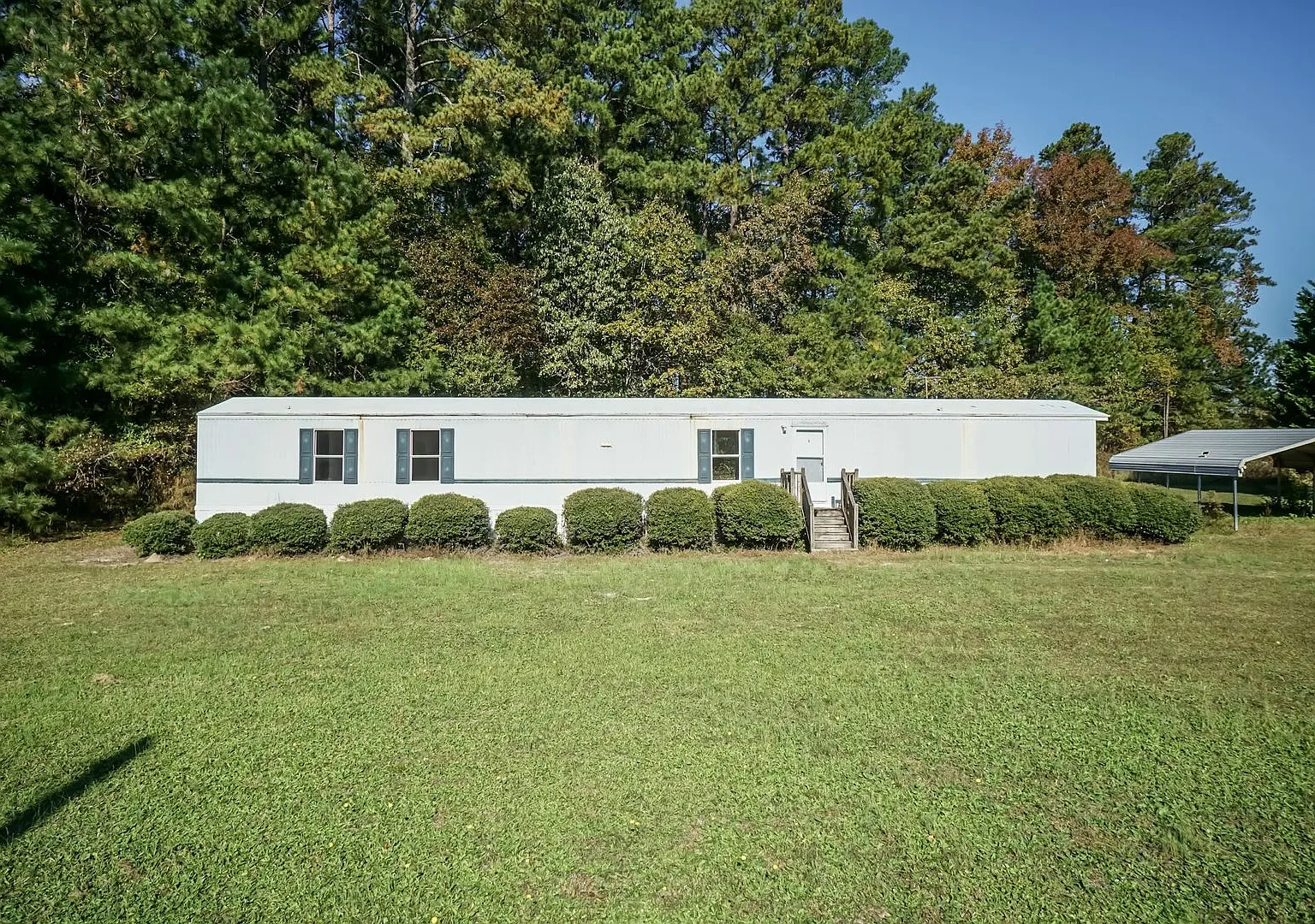 Three Bedroom Home! — Photo 1