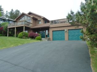 5832 Harbour Dr, Canandaigua, NY 14424