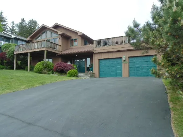 5832 Harbour Dr, Canandaigua, NY 14424
