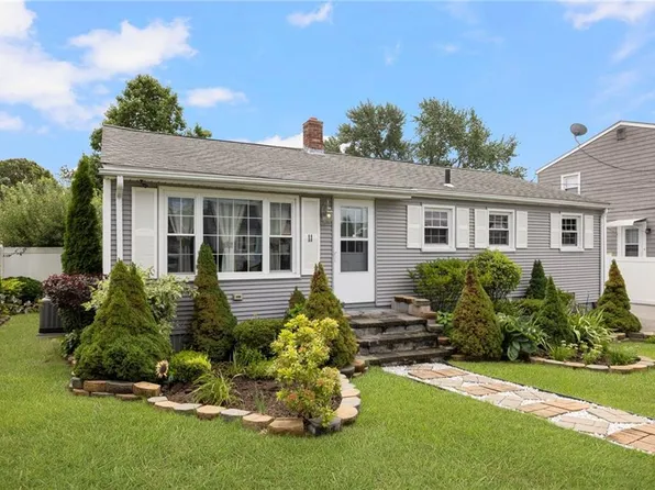 11 Nickerson St, Cranston, RI 02910