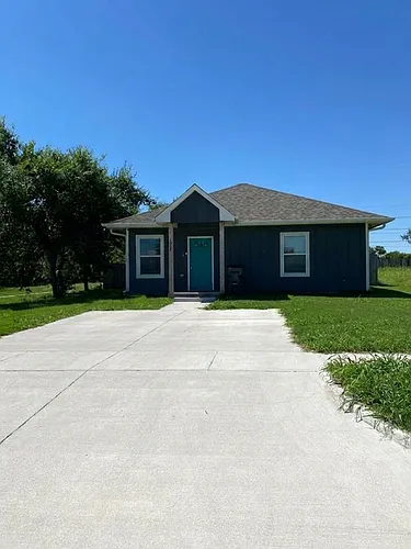 1302 SW Wisconsin Ave Photo 1