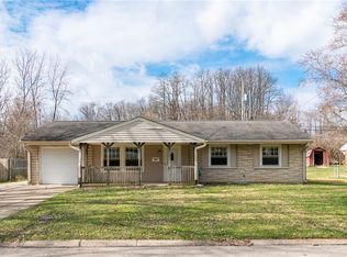 208 Pinegrove Dr, Bellbrook, OH 45305
