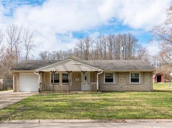 208 Pinegrove Dr, Bellbrook, OH 45305