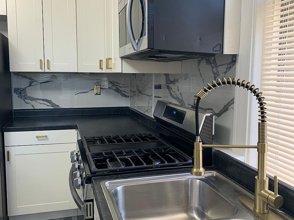 1st image of 2637 W Walton St #2
