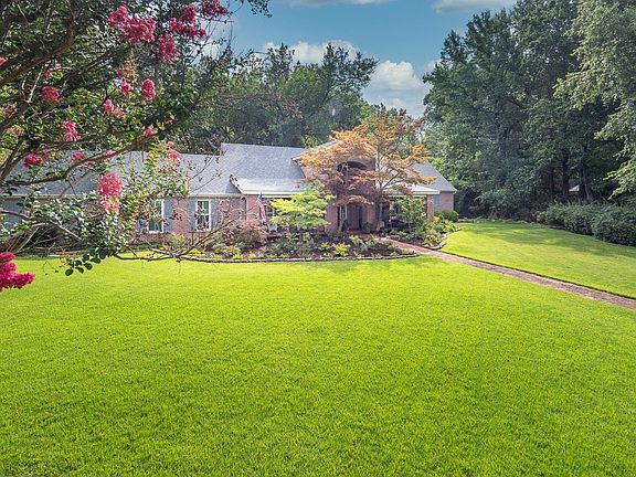 4th image of 3690 Saint Philip Dr