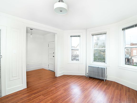 3rd image of 730 E 4th St #2F