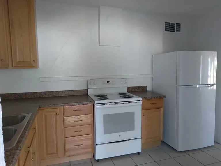 2637 E Willetta St — Photo 5