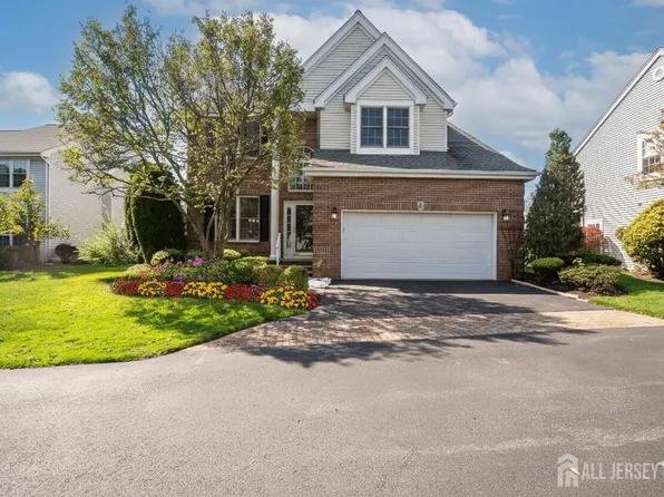 5 Fairmount Ct, Monroe Township, NJ 08831