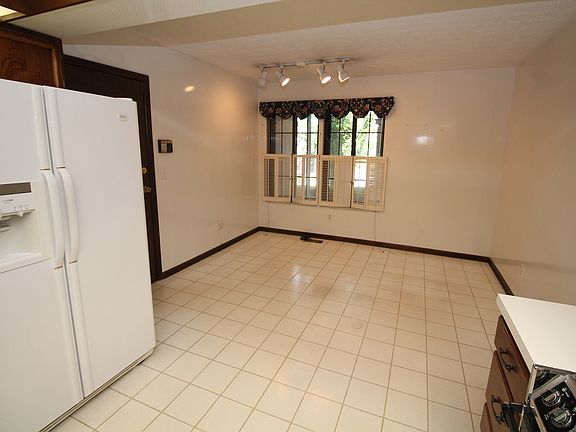 5th image of 205 Saint Pierre St