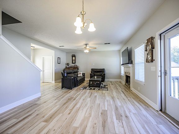 3rd image of 801 Silverhill Dr