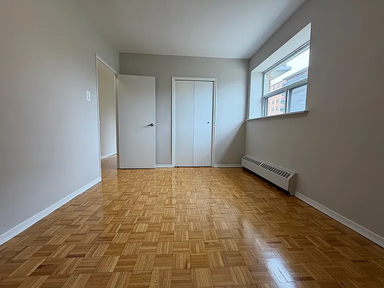 1051 Seneca Ave — Photo 26
