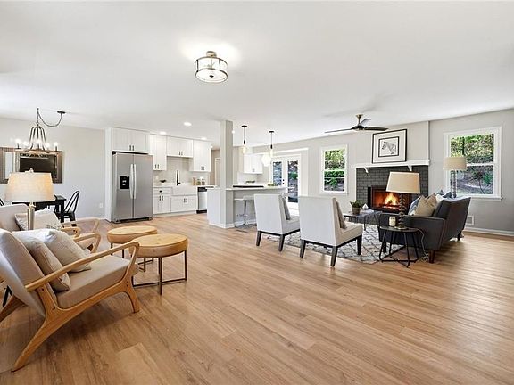 5th image of 4304 Lindsey Way NE