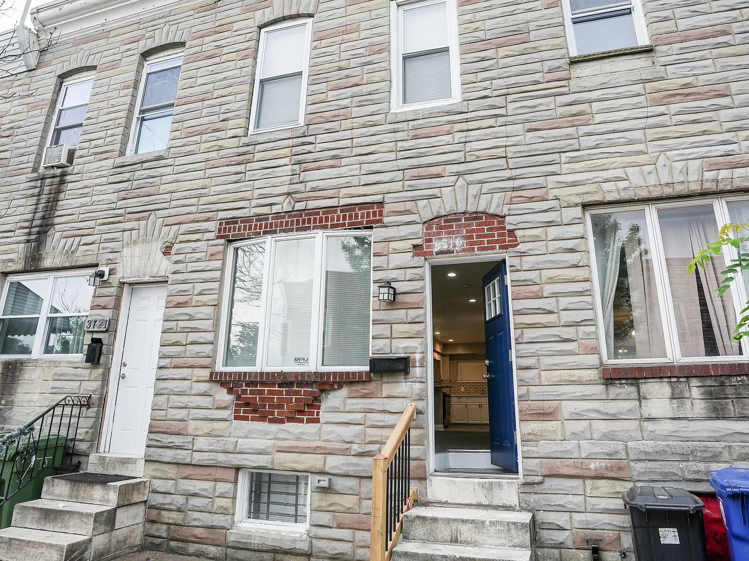 E Pratt St, Baltimore — Photo 1