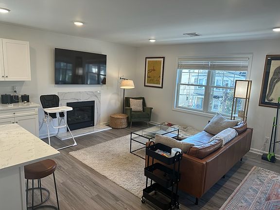 4th image of 33 Boyden Pkwy #1