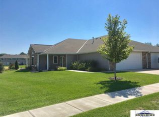 6226 Maple View Dr, Lincoln, NE 68512
