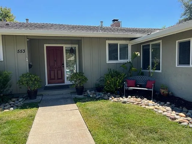 553 Bonita Ave — Photo 2