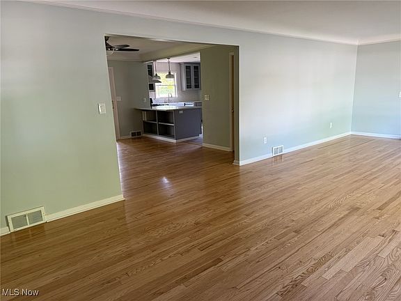 4th image of 2719 Glenmore Dr