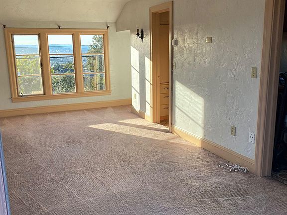 2nd image of 2660 Mira Vista Dr #A
