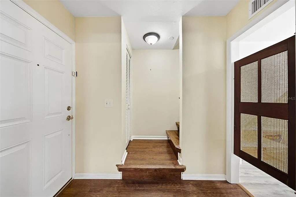 3 bed, 1.5 bath, 1484 sqft, $1,995 — Photo 3