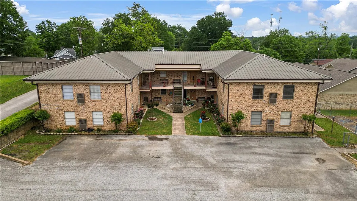 2 bed, 1065 sqft, $850 — Photo 1