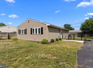 53 Evergreen Ln, Levittown, PA