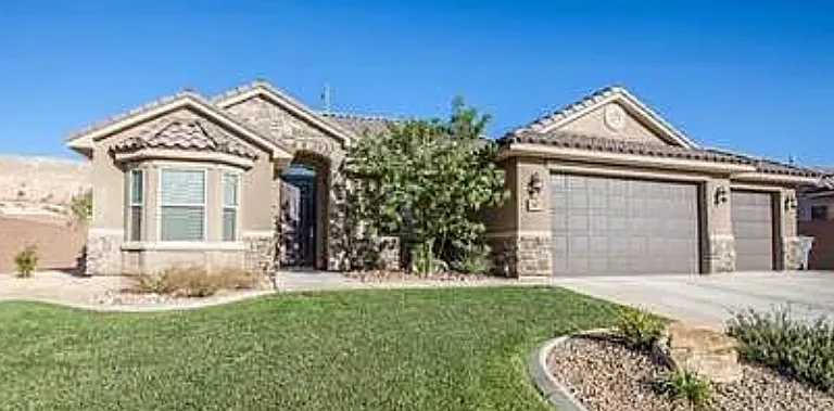 347 E Munich Dr — Photo 1