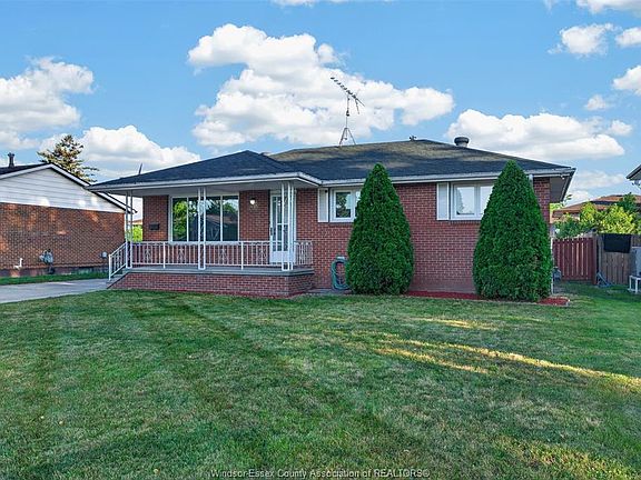 3rd image of 5015 Colbourne Dr