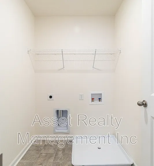 2076 Southwood Cir — Photo 21